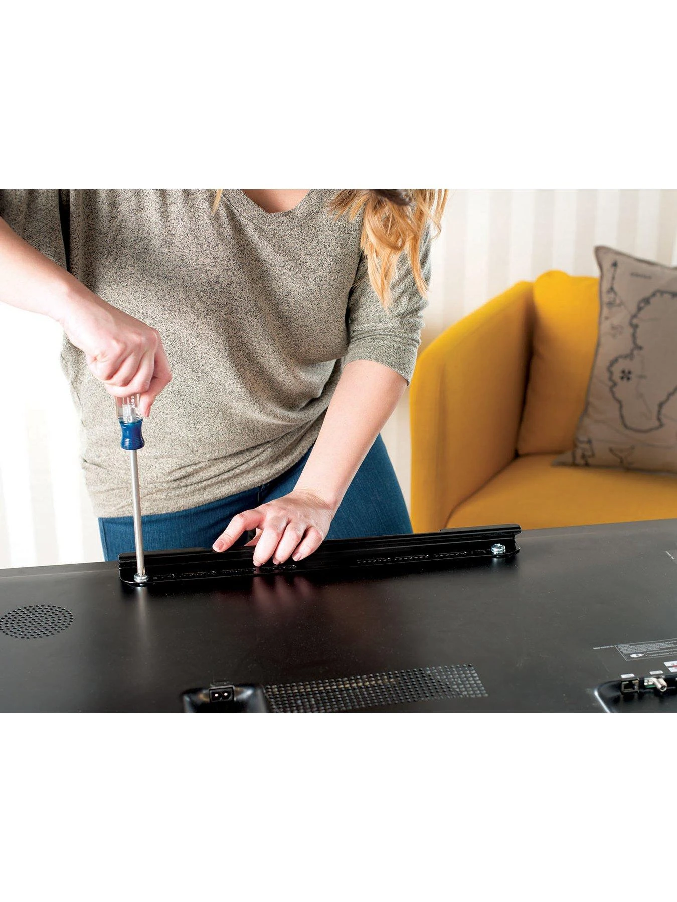 SANUS SimplySafe VML41-B2 Fixed 22-50" TV Bracket