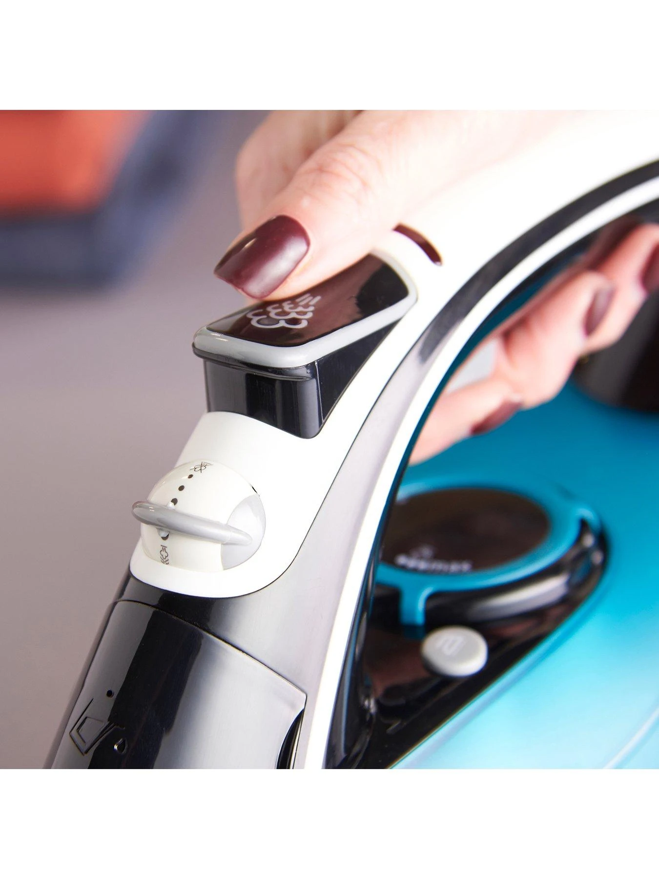 Russell Hobbs Supreme Steam Iron - 23260 - Image 5