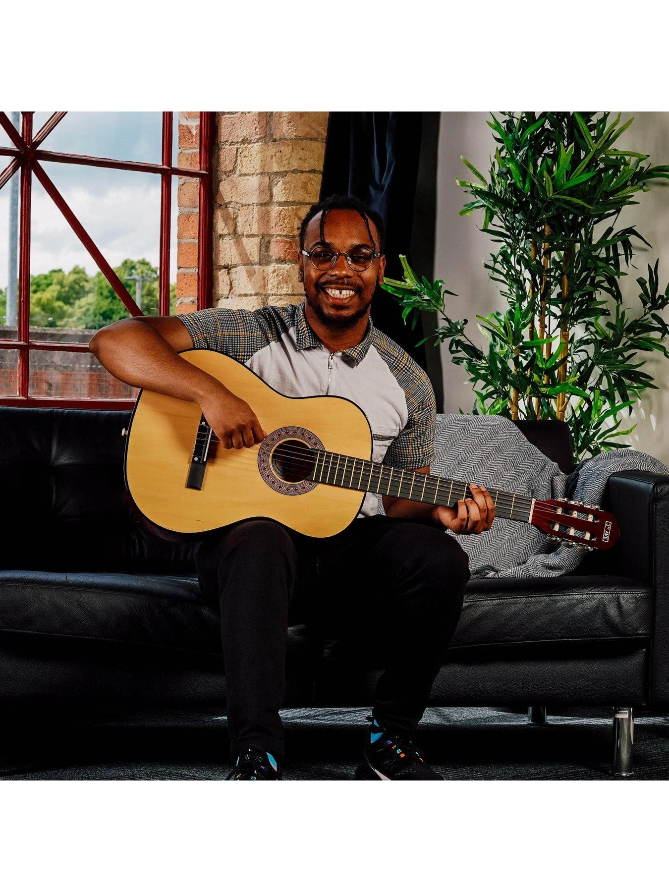 3rd Avenue Full Size 4/4 Classical Guitar Beginner Bundle - 6 Months FREE Lessons - Natural - Image 5