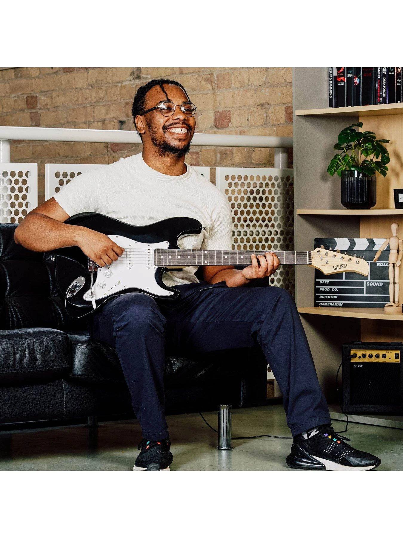 Rocket Full Size 4/4 Electric Guitar Ultimate Kit With 10W Amp - 6 Months FREE Lessons - Black - Image 5