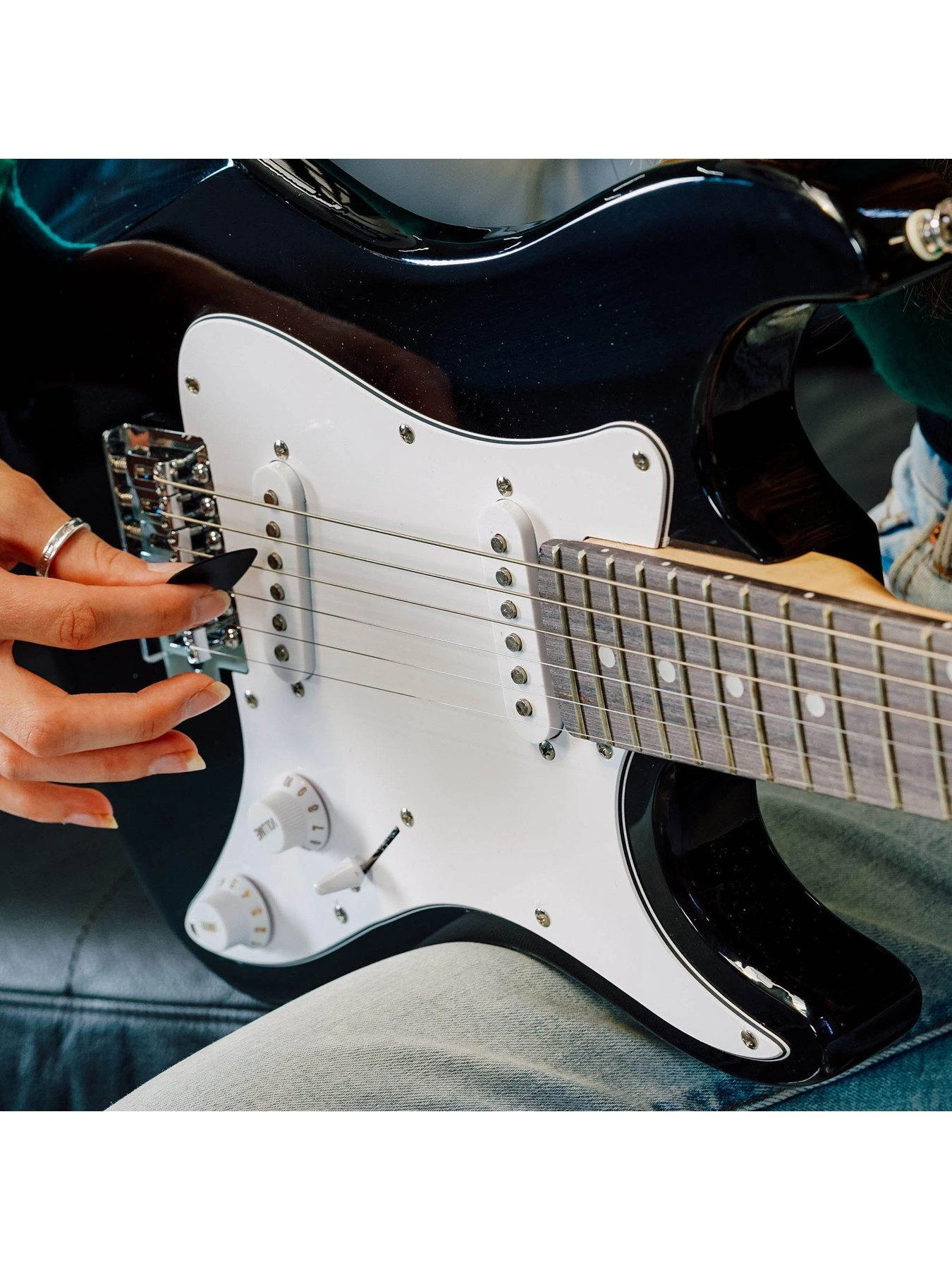 Rocket 3/4 Size Electric Guitar Ultimate Kit With 10W Amp - 6 Months FREE Lessons - Black - Image 6