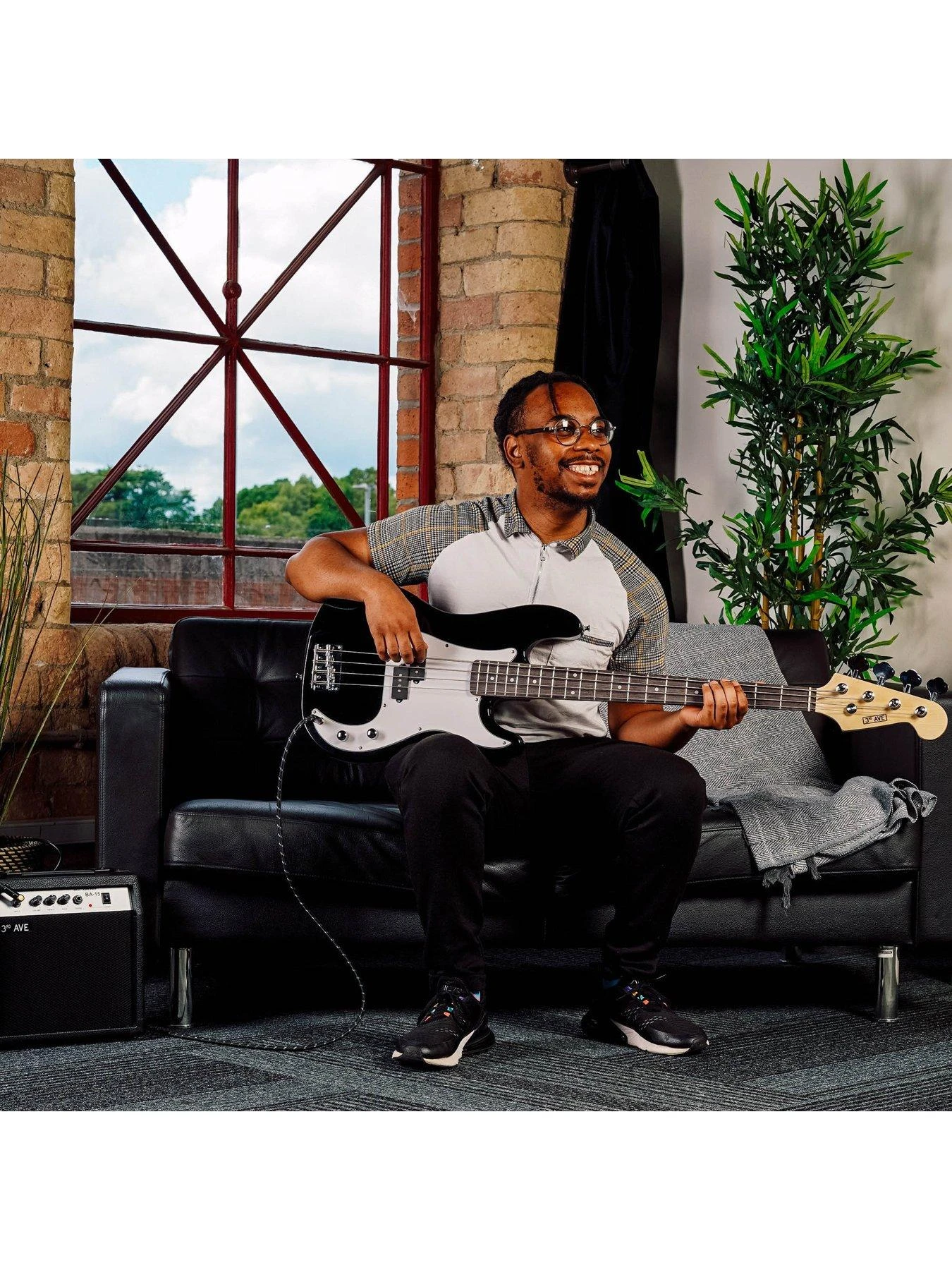 3rd Avenue Full Size Bass Guitar Ultimate Kit With 15W Amp - 6 Months FREE Lessons - Black - Image 5