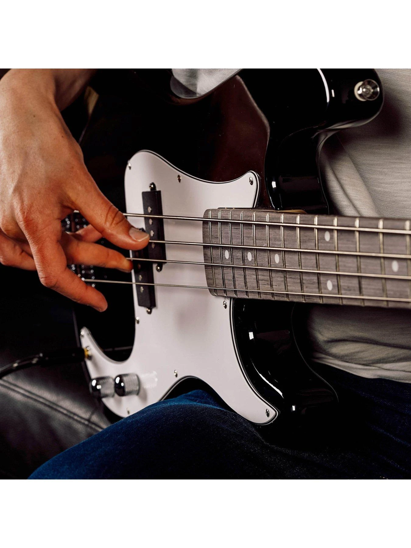 3rd Avenue Full Size Bass Guitar Ultimate Kit With 15W Amp - 6 Months FREE Lessons - Black - Image 6