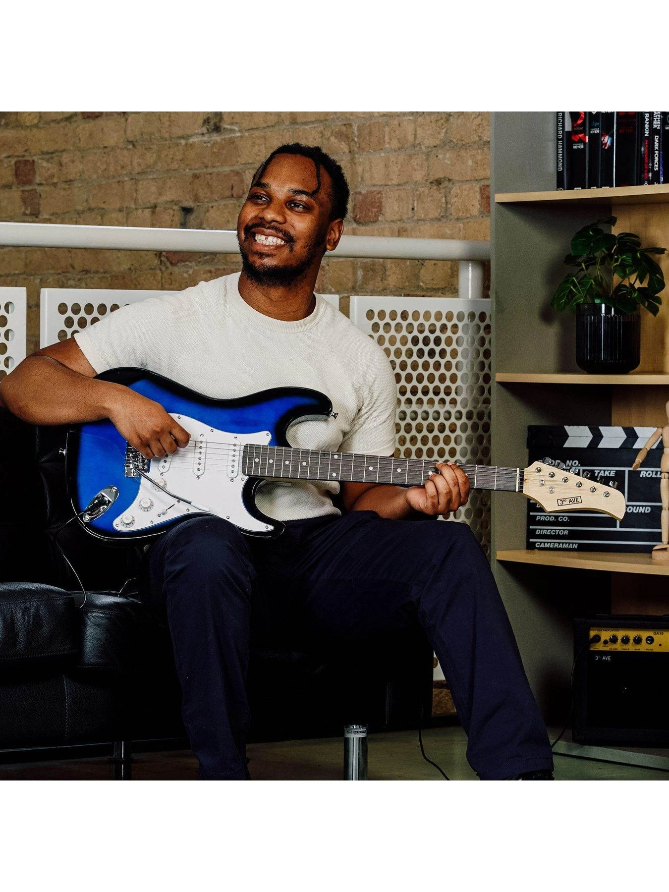 3rd Avenue Full Size 4/4 Electric Guitar Ultimate Kit With 10W Amp - 6 Months FREE Lessons - Blueburst - Image 5