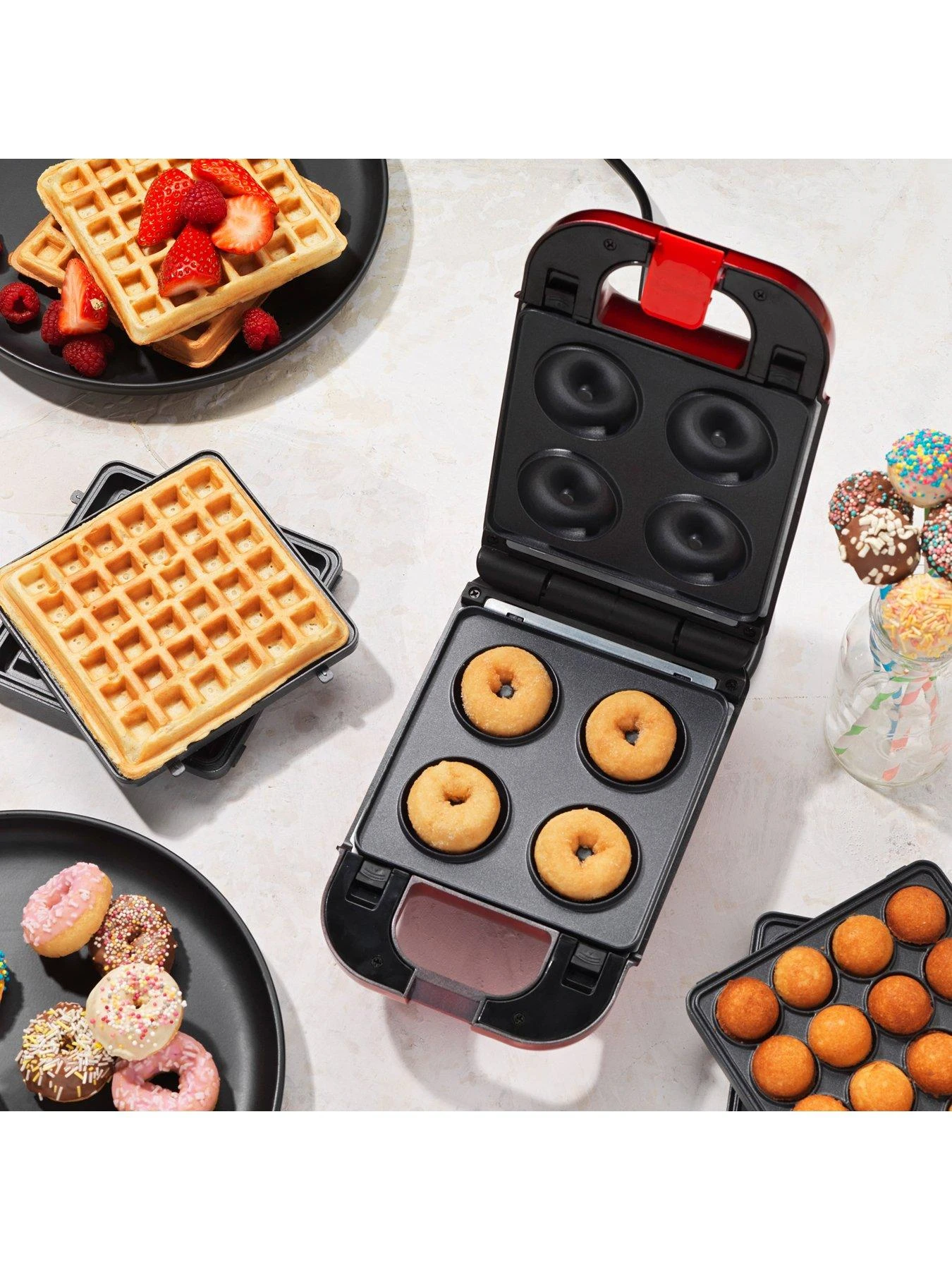 Giles & Posner 3-in-1 Mini Treat Maker (Doughnuts, Cake Pops And Waffles) - Image 2