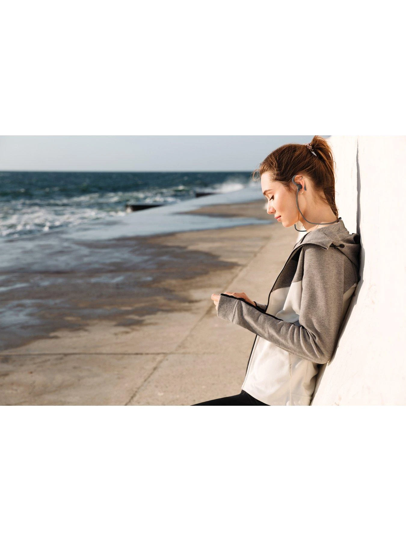 Kitsound Race 15 Sport Wireless Earphones Black - Image 4