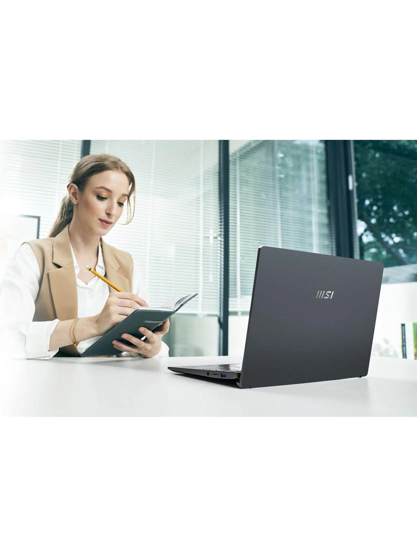 MSI Prestige 14H Laptop - 14in FHD, Intel Core I5, RTX 2050, 16GB RAM, 512GB SSD - Silver - Image 4